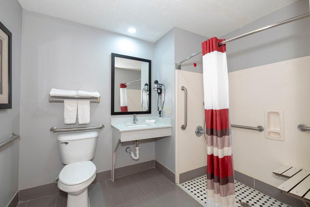 ברנדון Rodeway Inn מראה חיצוני תמונה
