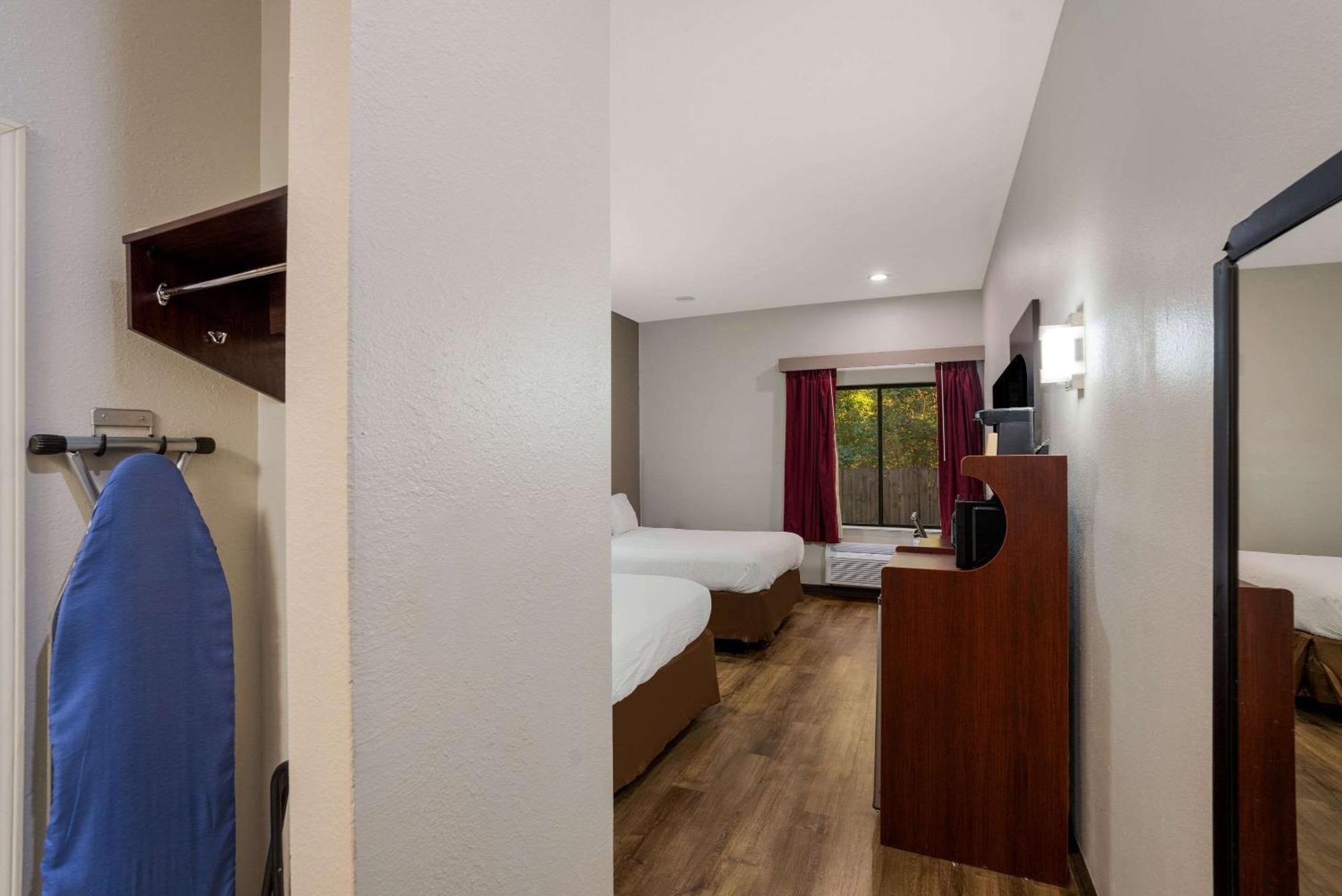 ברנדון Rodeway Inn מראה חיצוני תמונה