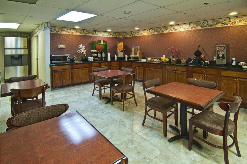 ברנדון Rodeway Inn מראה חיצוני תמונה