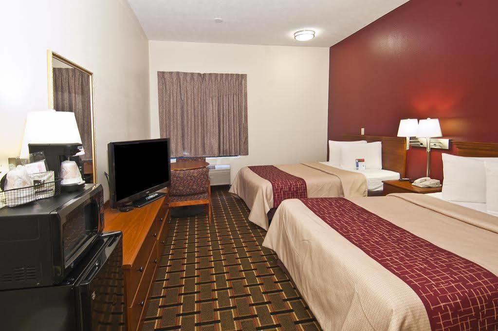 ברנדון Rodeway Inn מראה חיצוני תמונה